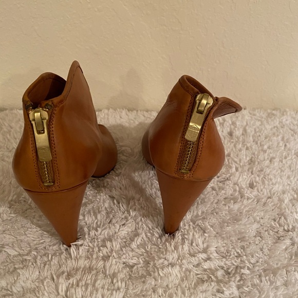 Shoes - Picture 4 of 5